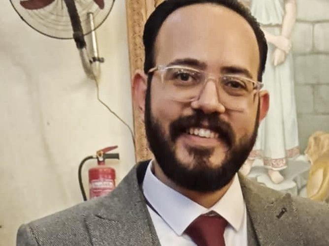 بكل فخر وامتنان تهنئ الدكتورة  ليليان خليل الصحفية بعالم الفن والأدب  المحاسب توني خليل بعيد ميلاده السعيد”